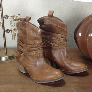 Dingo Tan Leather Calf Cowboy Boots